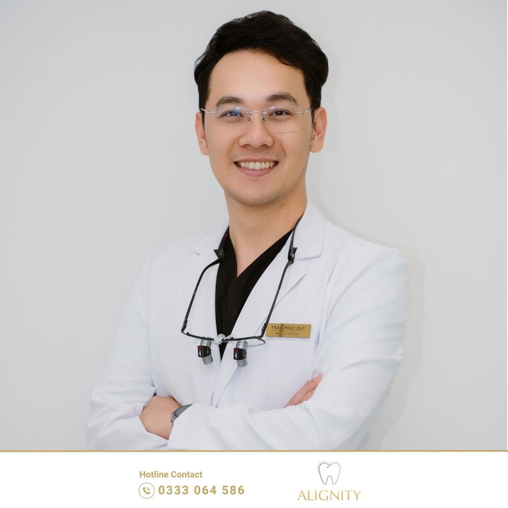 Niềng răng trong suốt là gì? Giá bao nhiêu & Quy trình chuẩn 2026 13 Hình ảnh bác sĩ chuyên niềng răng trong suốt