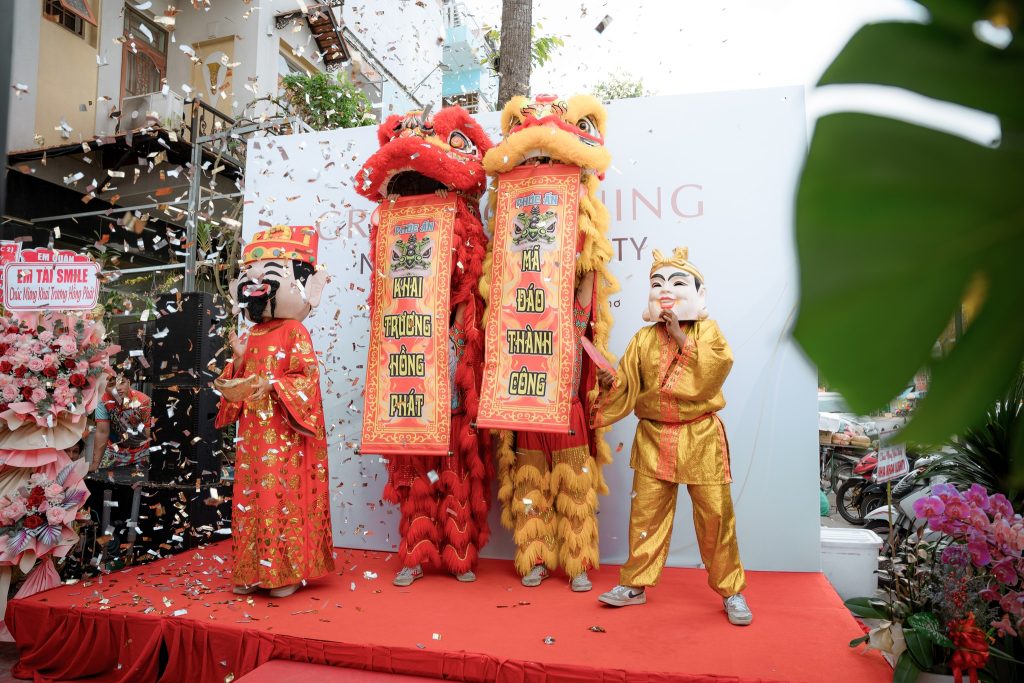 Từng bừng khai trương nha khoa Alignity