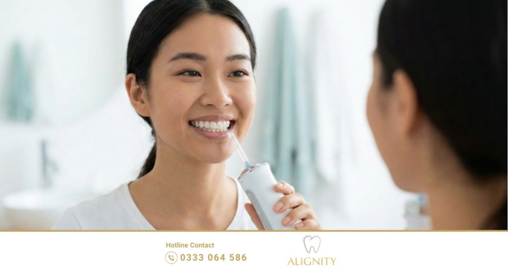 Nên bọc sứ hay dán sứ? Phân tích chi tiết để chọn đúng giải pháp 5 Vệ sinh răng sứ bằng máy tăm nước và chỉ nha khoa.