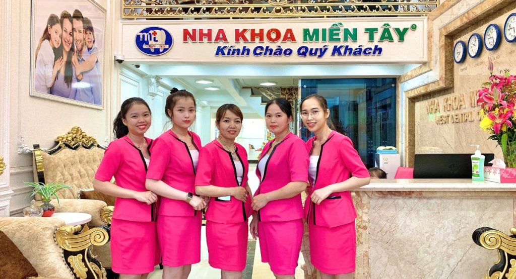 Top 10 nha khoa Cần Thơ uy tín, bác sĩ giỏi & giá tốt nhất 2026 1 Đội ngũ bác sĩ và cơ sở vật chất hiện đại tại Nha khoa Miền Tây Cần Thơ uy tín lâu đời.