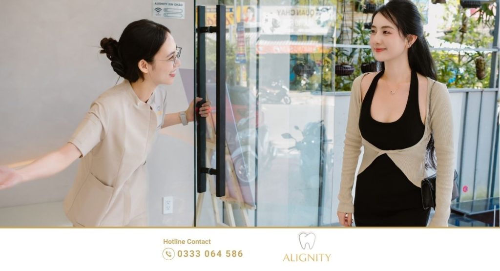 Top 10 nha khoa Cần Thơ uy tín, bác sĩ giỏi & giá tốt nhất 2026 5 Tư vấn viên tiếp đón khách hàng