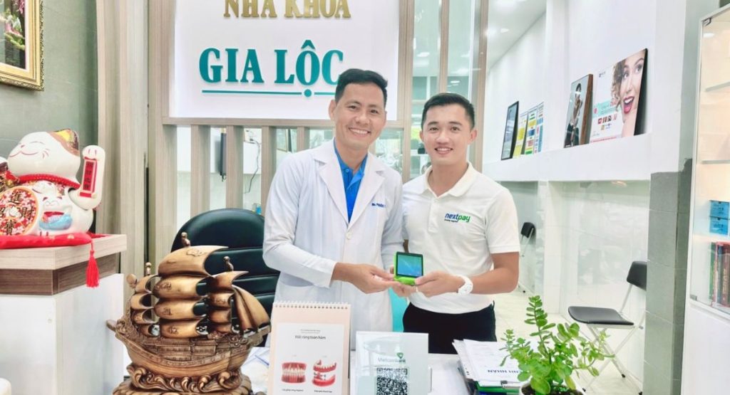 Top 10 nha khoa Cần Thơ uy tín, bác sĩ giỏi & giá tốt nhất 2026 13 Bác sĩ Mạc Phước Thật cùng đội ngũ nhân viên tận tâm tại Nha khoa Gia Lộc Cần Thơ.