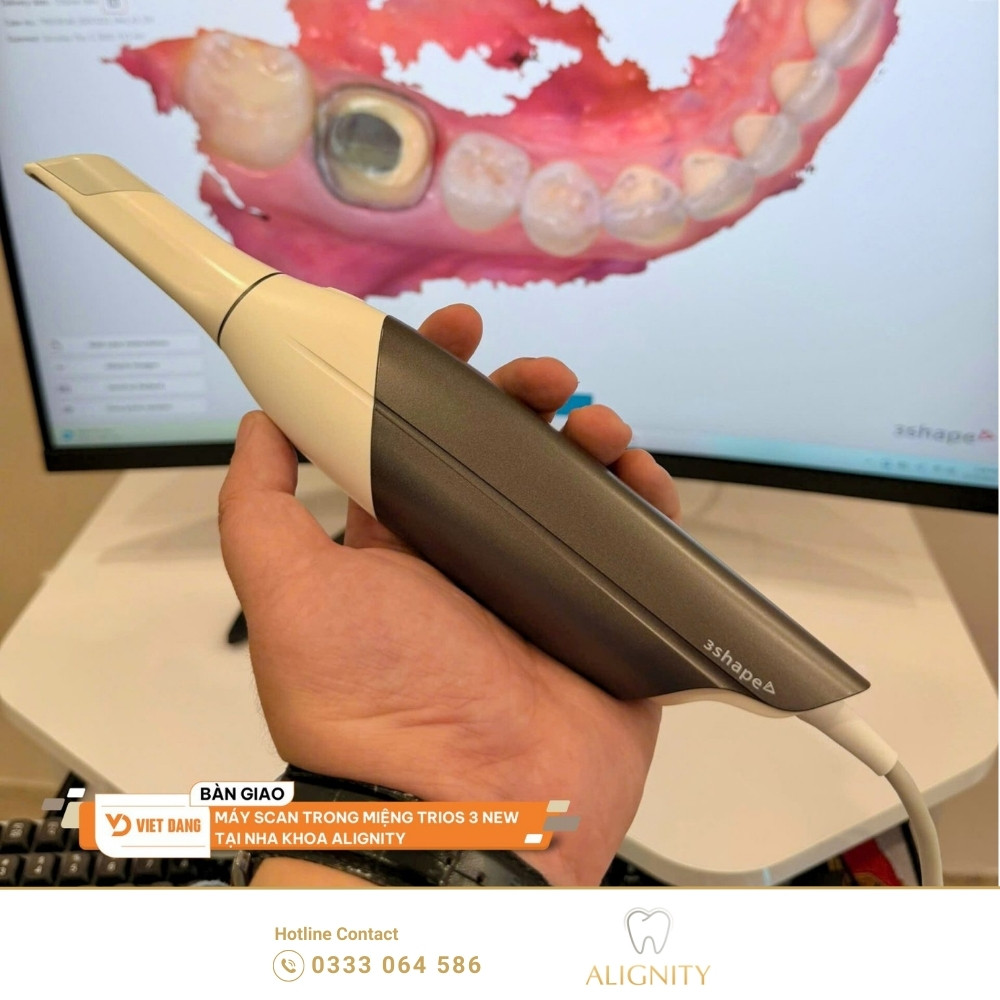 Máy scan răng 3Shape TRIOS là thiết bị kỹ thuật số tiên tiến được sử dụng để chụp ảnh 3D chi tiết về cấu trúc răng và toàn bộ khoang miệng của bệnh nhân