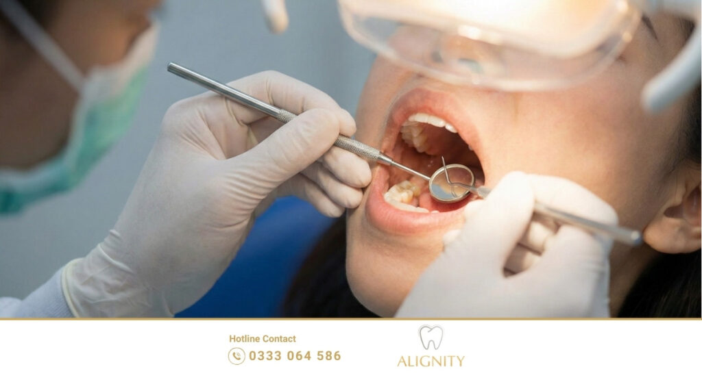 Khám răng định kỳ: lợi ích, quy trình và chi phí bạn cần biết 3 Cận cảnh quy trình kiểm tra sâu răng và viêm nướu trong gói khám định kỳ